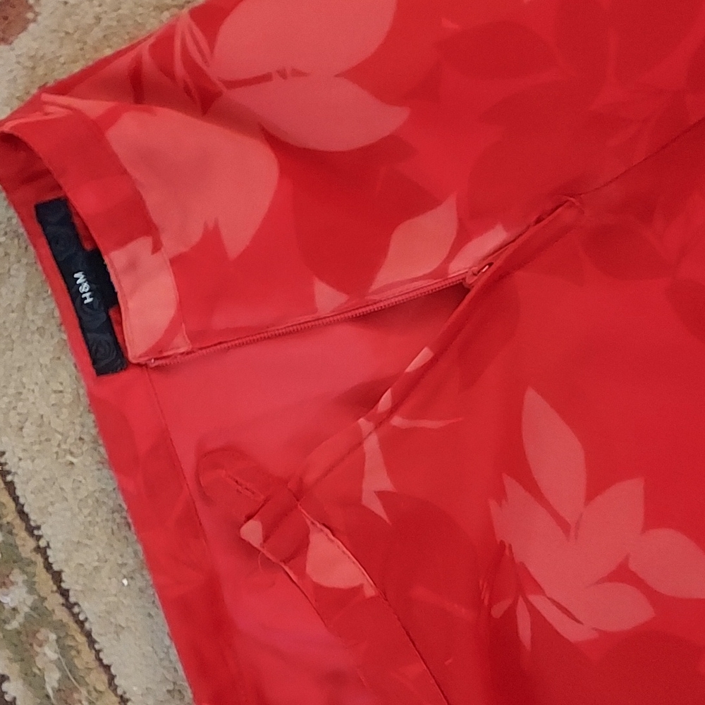 H&M red floral skirt - Picture 5 of 6